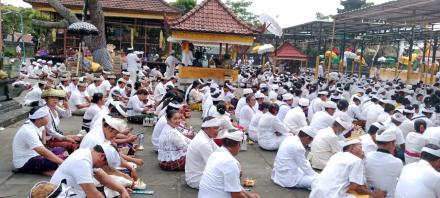 Persembahyangan Bersama di Pura Segara Rupek